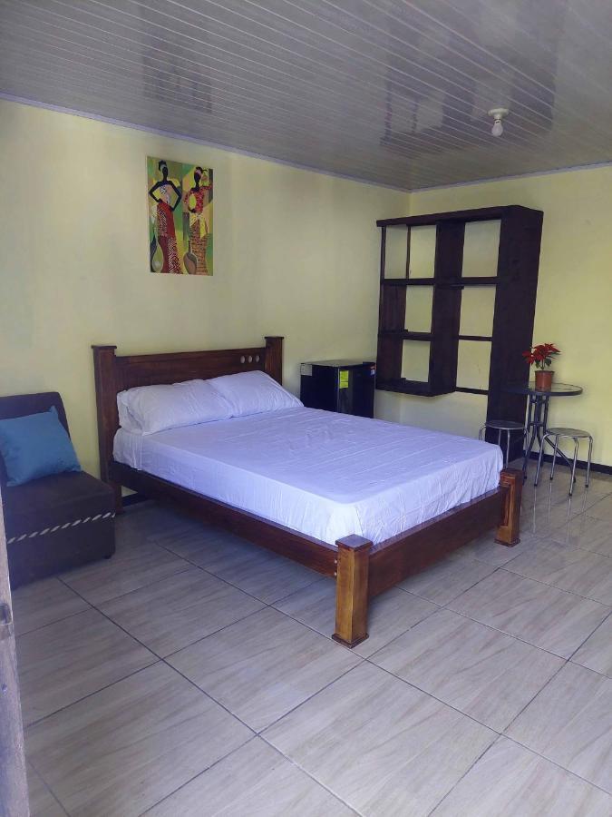Anchia - Hostel Alajuela Buitenkant foto