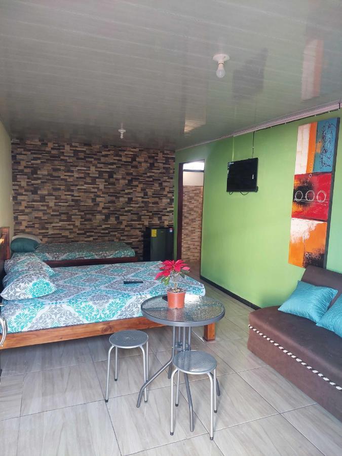 Anchia - Hostel Alajuela Buitenkant foto