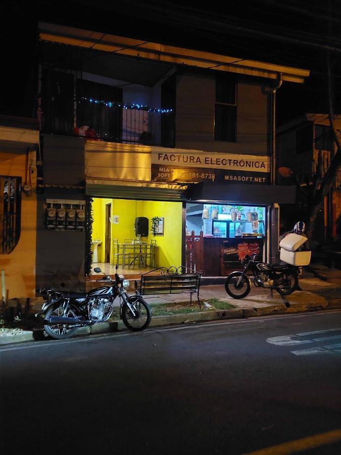 Anchia - Hostel Alajuela Buitenkant foto