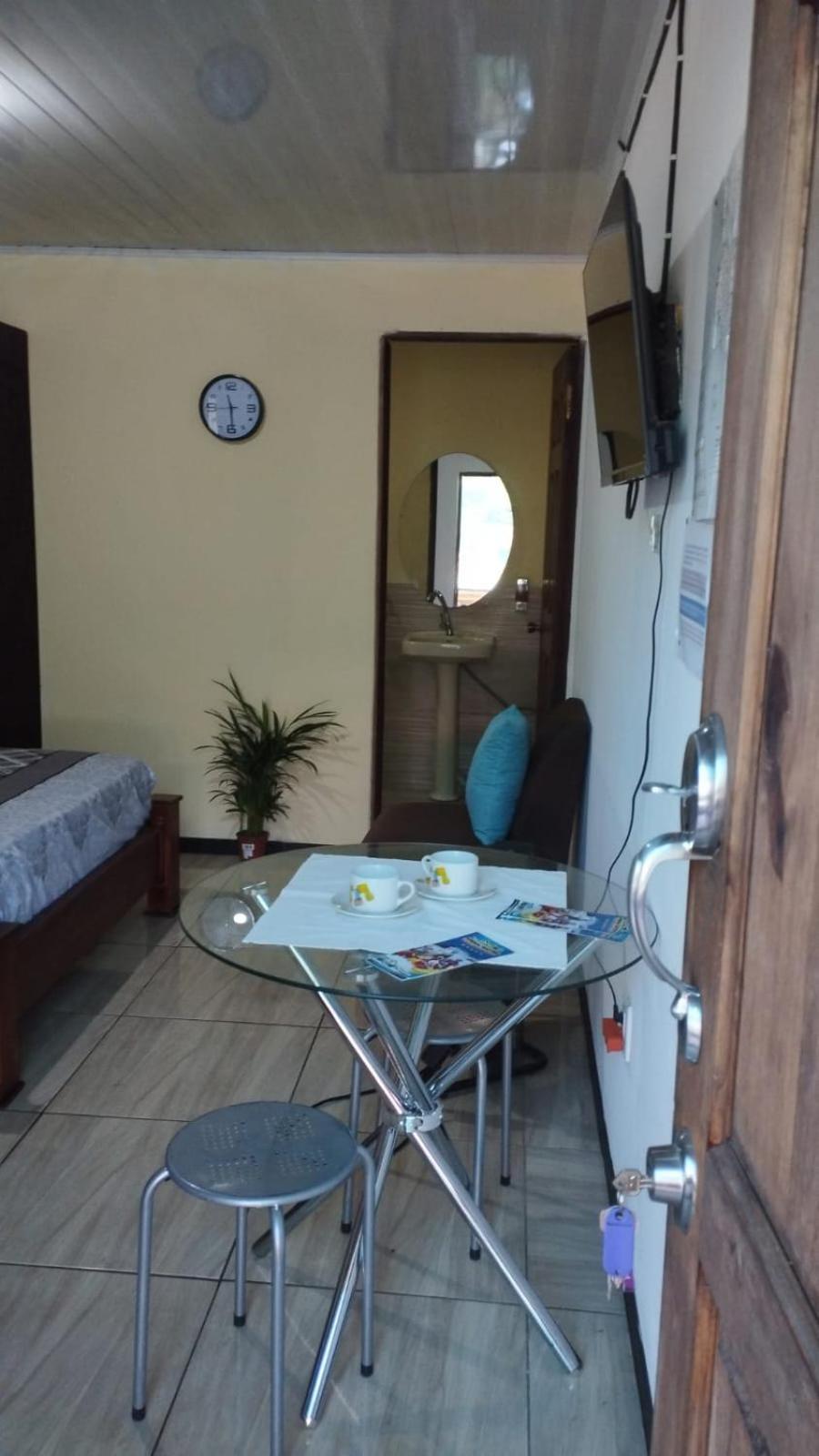 Anchia - Hostel Alajuela Buitenkant foto