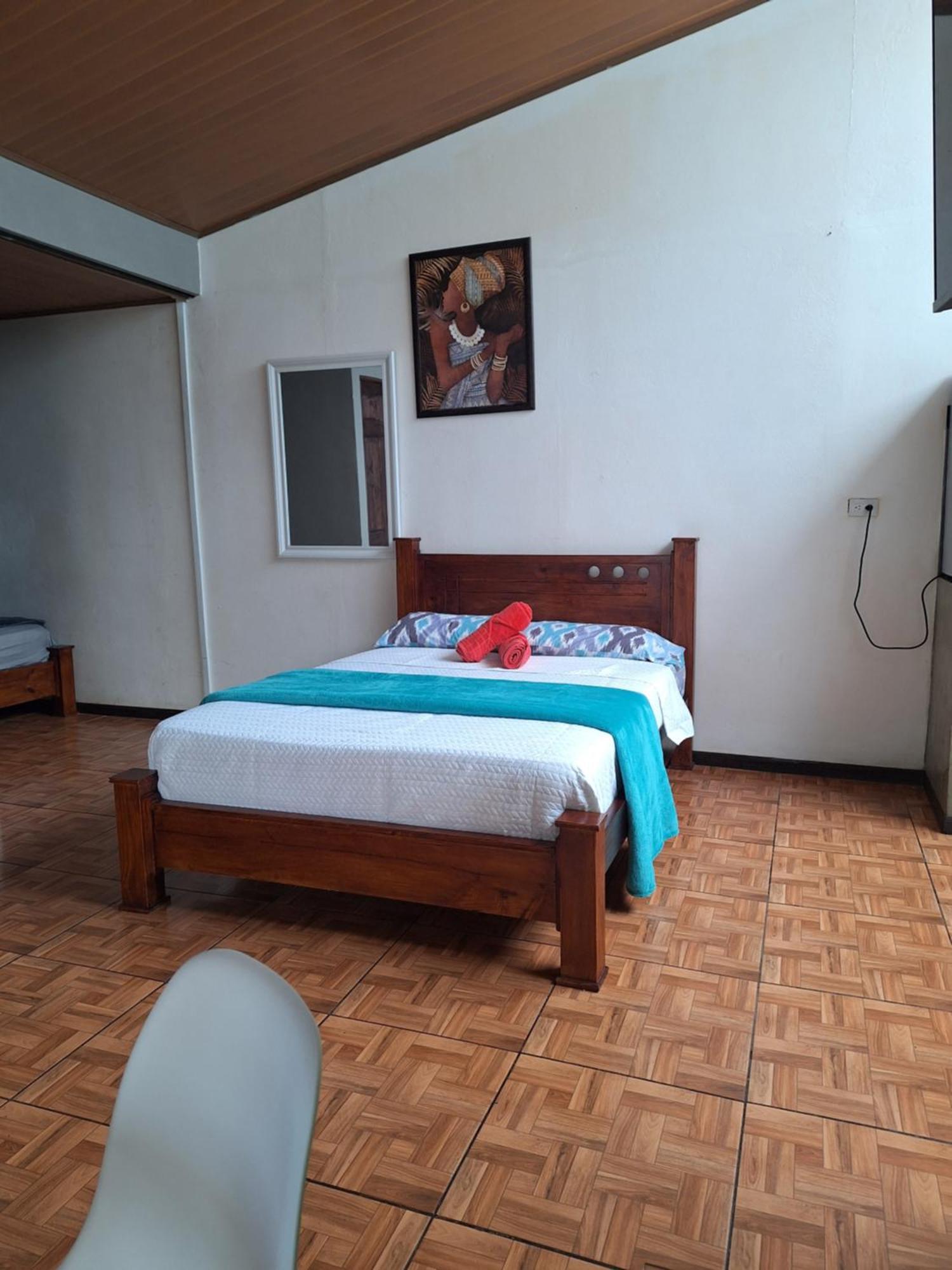 Anchia - Hostel Alajuela Buitenkant foto