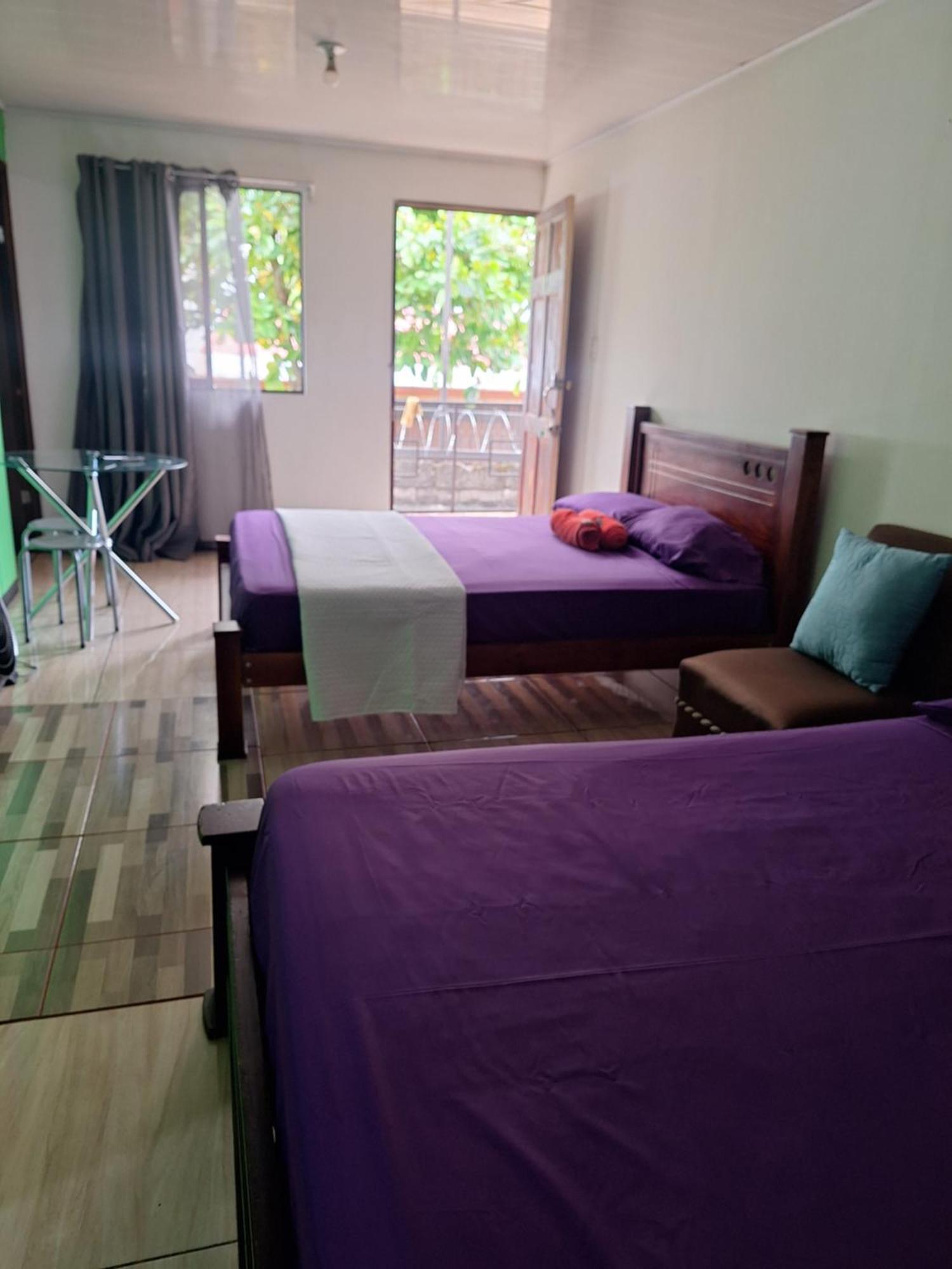 Anchia - Hostel Alajuela Buitenkant foto